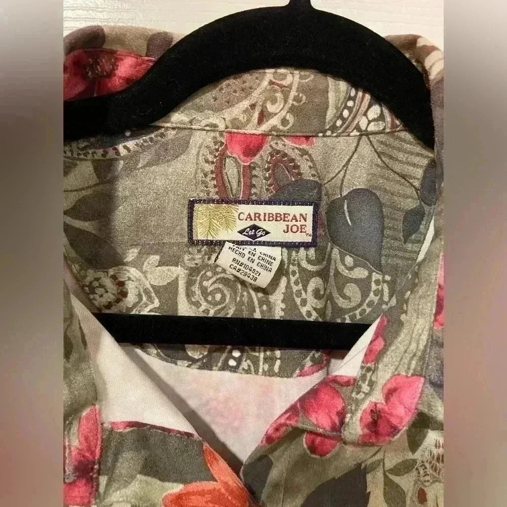 Caribbean Joe Women’s Floral Paisley Button Down Tropical Coconut Buttons Size M - Picture 4 of 10